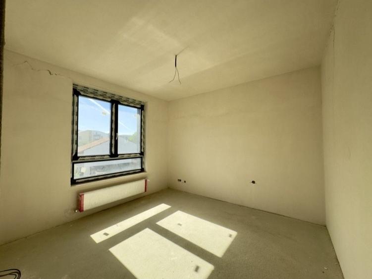 Apartament cu 3 camere semidecomandat în Dosu Bricii