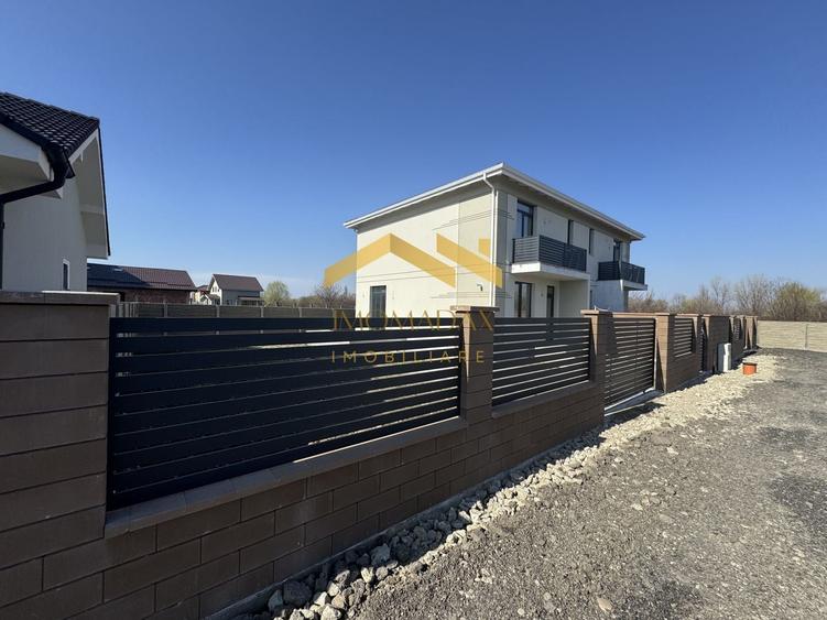 Duplex cu 4 camere cu Canalizare în Utvin