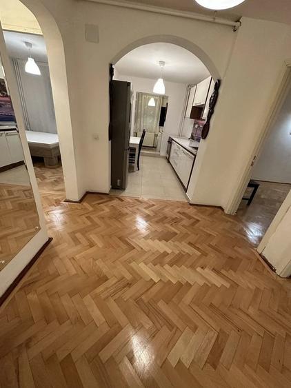 Apartament cu 4 camere decomandat în Dristor