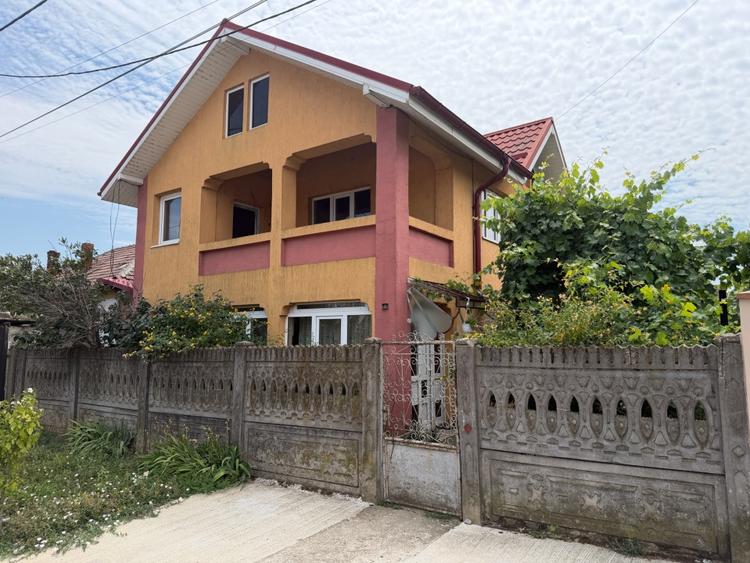 Casă individuală cu 4 camere cu Canalizare în Podari