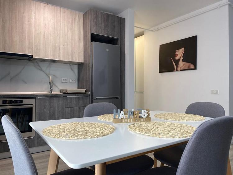 Apartament cu 3 camere semidecomandat, mobilat în Florești