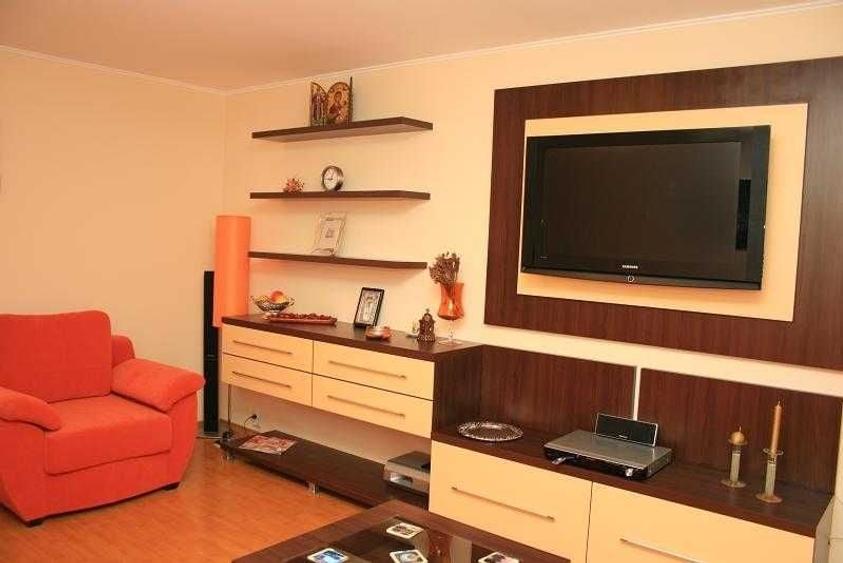 Apartament cu 3 camere decomandat în Exterior Vest