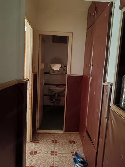 Apartament cu 4 camere decomandat în Dâmbovița