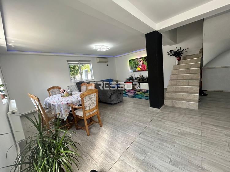 Casă cu 5 camere cu Canalizare în Lumina