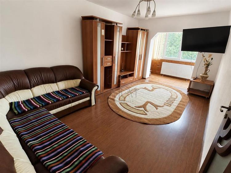 Apartament cu 3 camere decomandat în Girocului