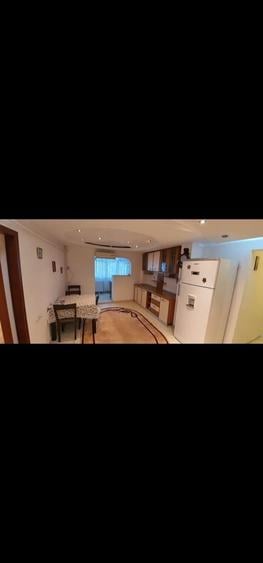 Apartament cu 3 camere decomandat în Nicolina