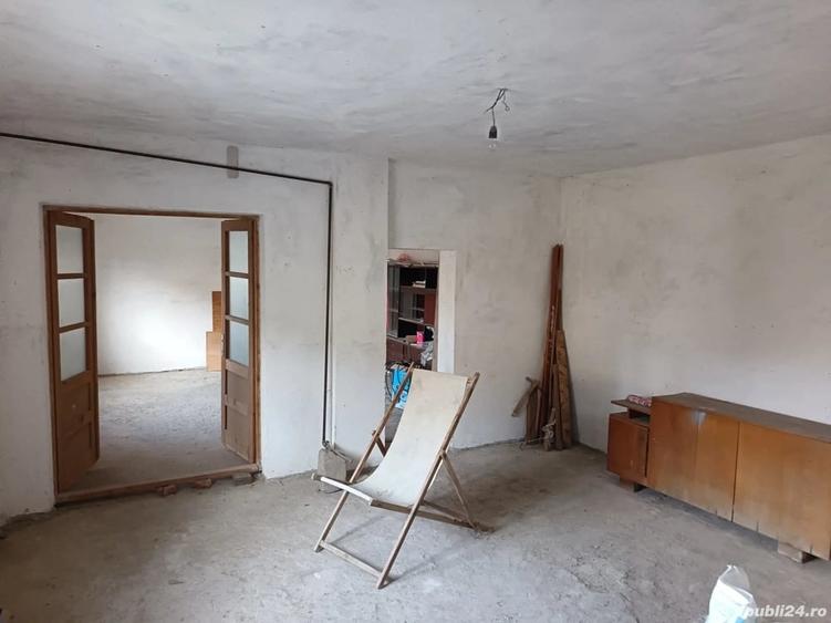 Casă cu 2 camere cu Teren 387 Mp în Răzvad