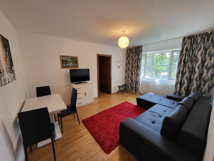 Apartament cu 3 camere semidecomandat, mobilat în Mioriței