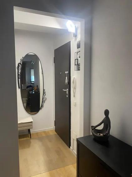 Apartament cu 3 camere semidecomandat în Băneasa