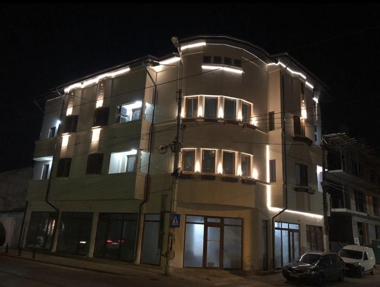 Casă individuală cu 15 camere cu Canalizare în Polonă
