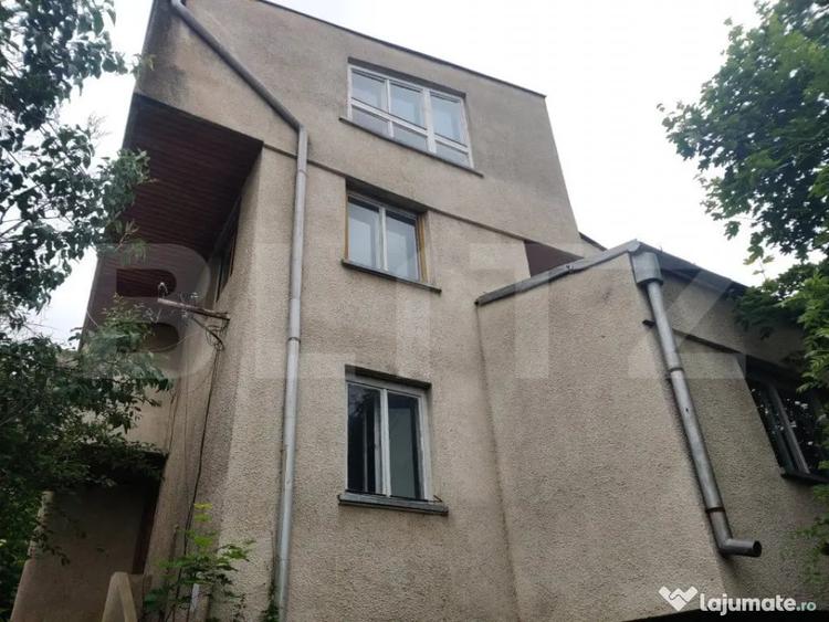 Casă cu 10 camere cu Teren 1056 Mp în Dealul Cetății