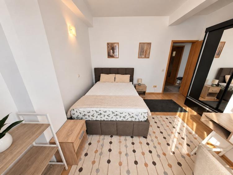 Apartament cu 3 camere decomandat, mobilat în Central
