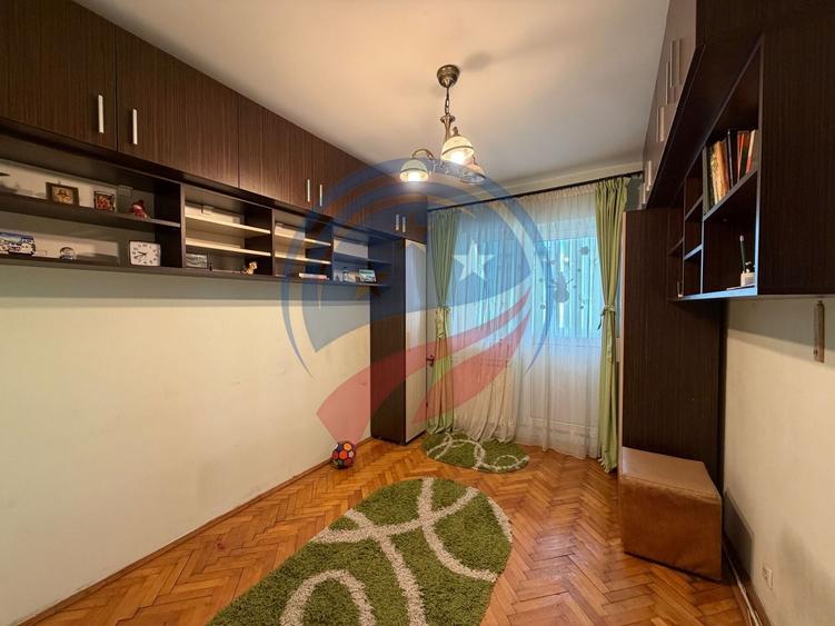 Apartament cu 3 camere decomandat în Lăpuș