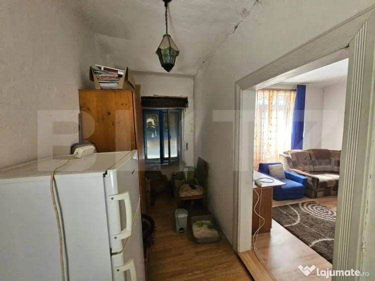 Casă cu 5 camere cu Teren 1249 Mp în Laz (Săsciori)