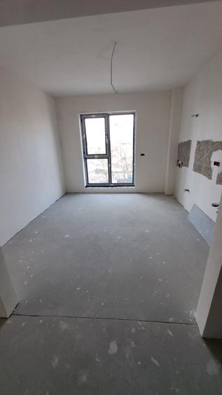 Apartament cu 3 camere decomandat în Jiului