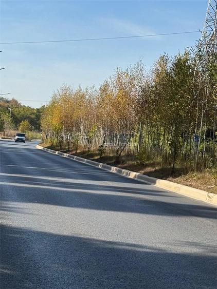 Teren de 3300 mp, în Titan