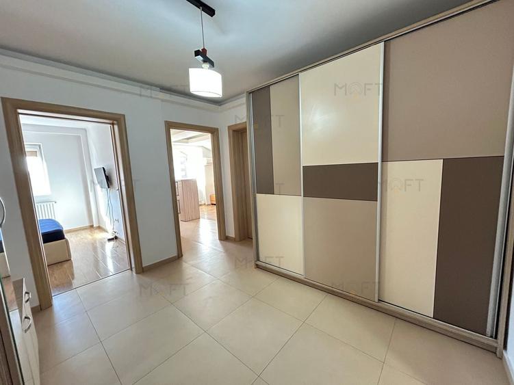 Apartament cu 3 camere semidecomandat, mobilat în Păcii