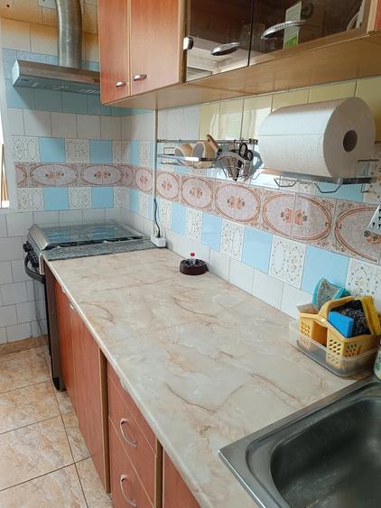 Apartament cu 3 camere decomandat în Vitan