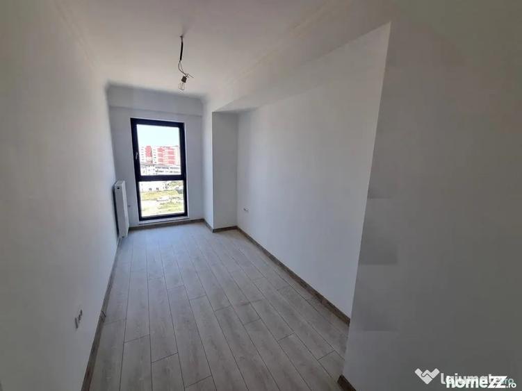 Apartament cu 3 camere decomandat în Energia