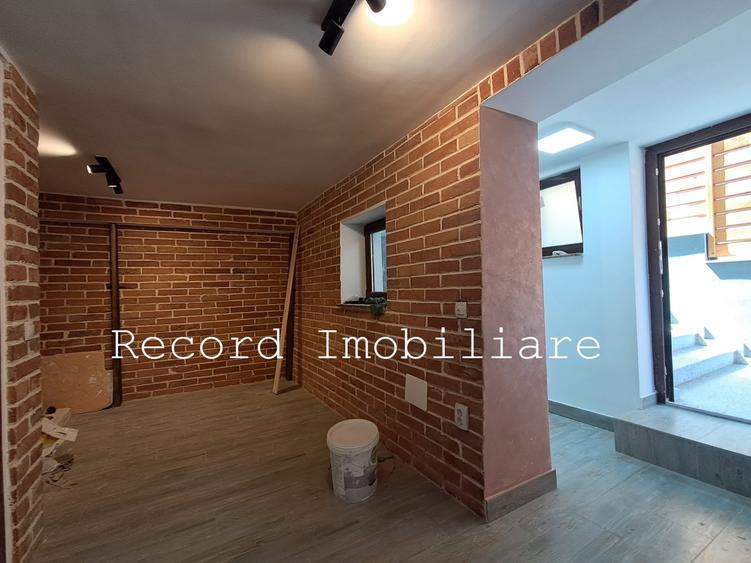 Duplex cu 6 camere cu Canalizare în Gruia