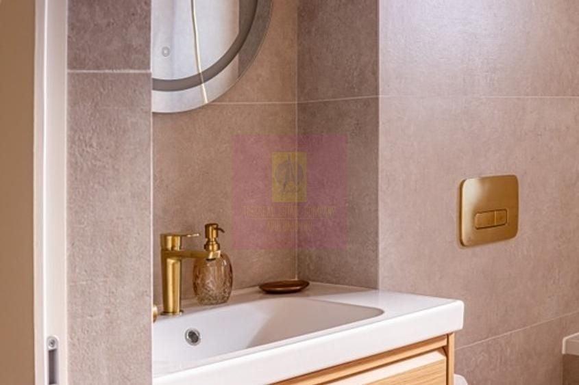 Apartament cu 3 camere semidecomandat în Herăstrău