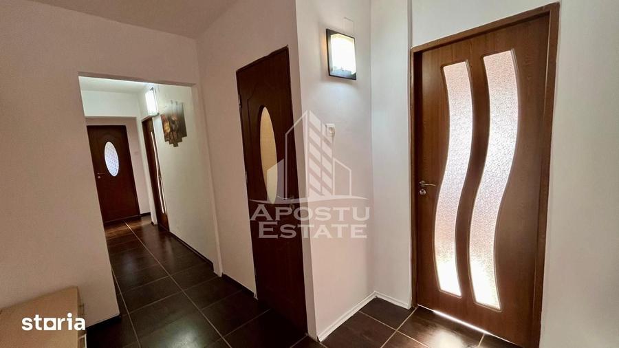 Apartament cu 3 camere decomandat în Est