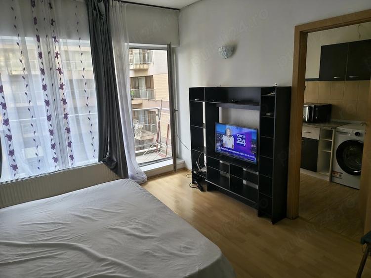 Garsonieră decomandată în Titan
