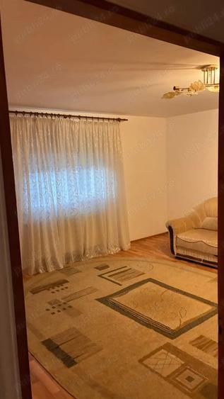 Apartament cu 4 camere semidecomandat în Vișan