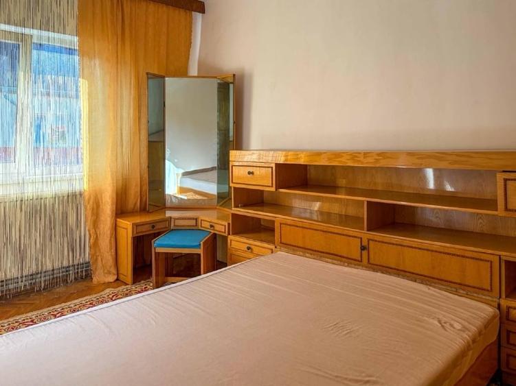 Apartament cu 3 camere decomandat, mobilat în Girocului