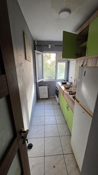 Apartament cu 3 camere semidecomandat în Km 5