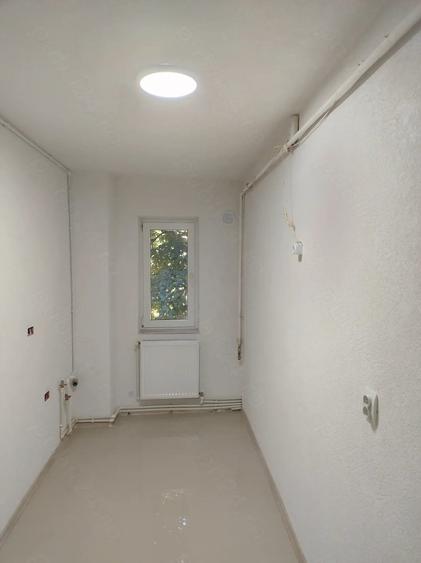 Apartament cu 2 camere semidecomandat în Titu