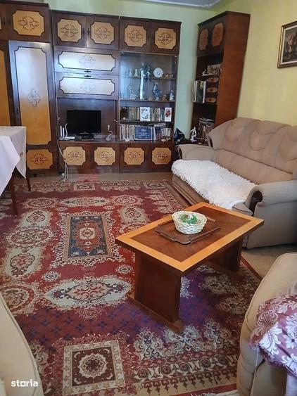 Apartament cu 3 camere decomandat în Anda