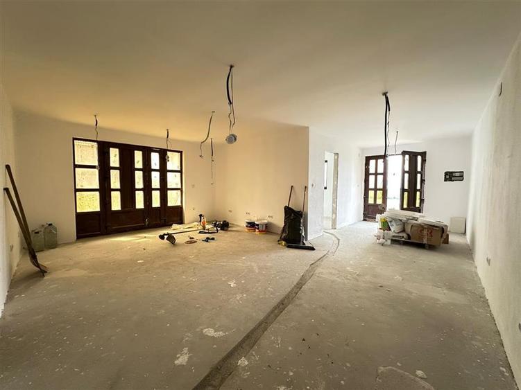 Casă individuală cu 4 camere cu Garaj în Șura Mare