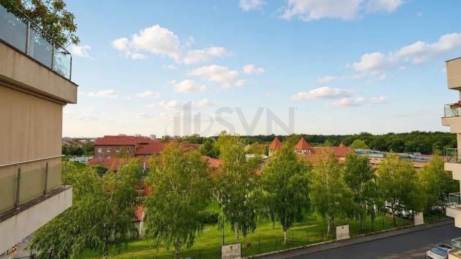 Apartament cu 3 camere semidecomandat, mobilat în Nord