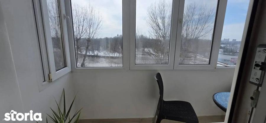 Apartament cu 3 camere decomandat, mobilat în Băneasa