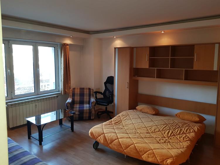 Garsonieră decomandată în Iancului