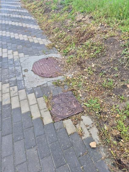 Teren Construcții intravilan de 333 mp, în Est