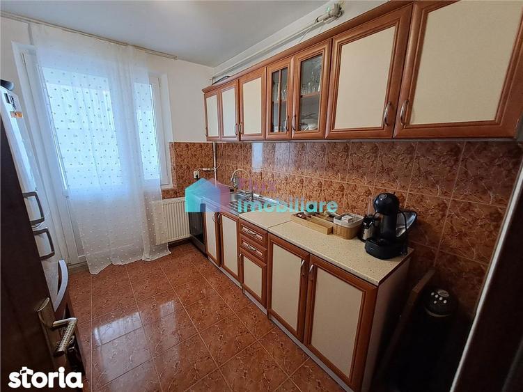 Apartament cu 2 camere decomandat în Precista
