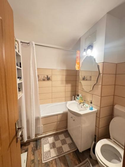 Apartament cu 2 camere decomandat în Km 4