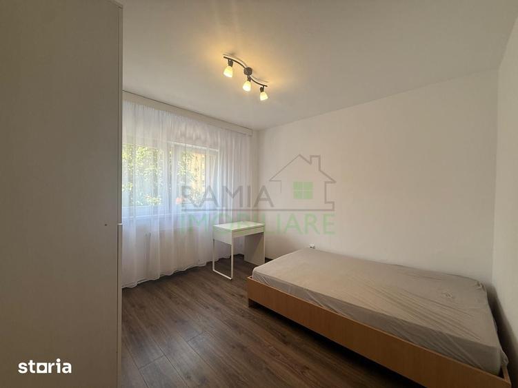 Apartament cu 3 camere decomandat în Tractorul