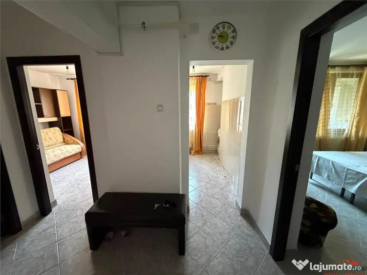 Apartament cu 3 camere decomandat în Sud