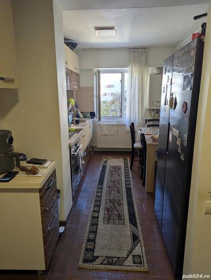 Apartament cu 3 camere semidecomandat în Central