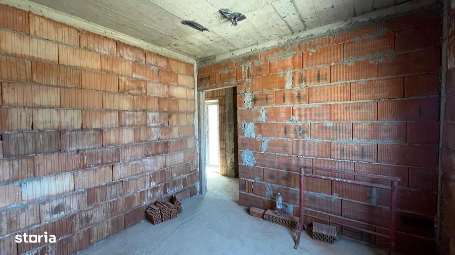 Casă cu 4 camere cu Teren 285 Mp în Urseni