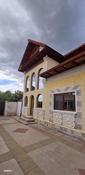 Casă cu 4 camere în Voinești