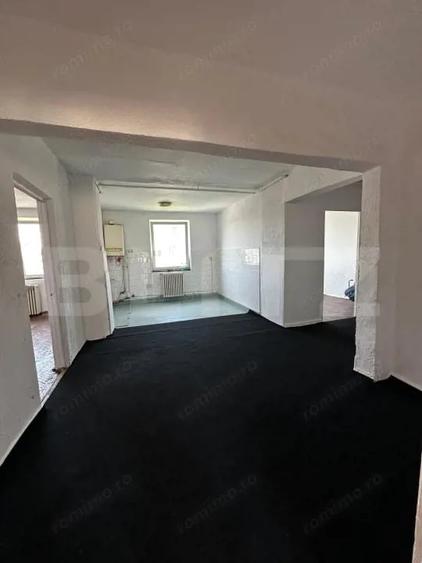 Apartament cu 4 camere decomandat în Central