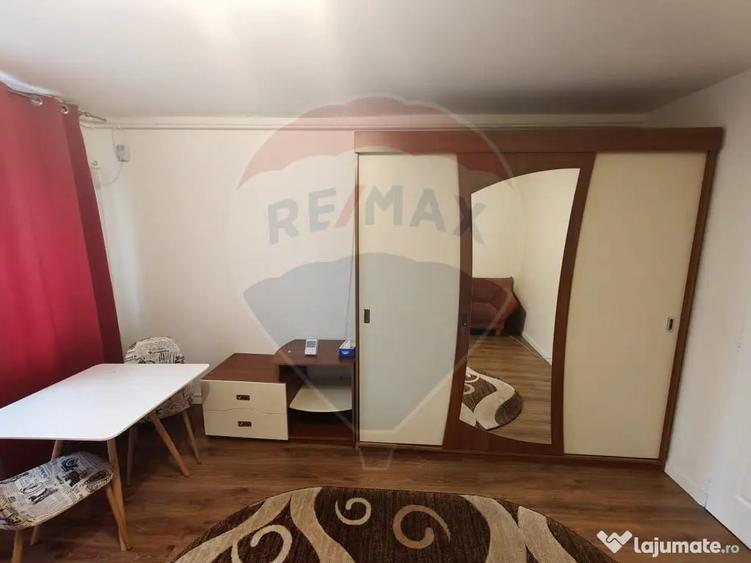 Garsonieră decomandată în Central