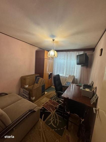 Apartament cu 3 camere decomandat în Rovine