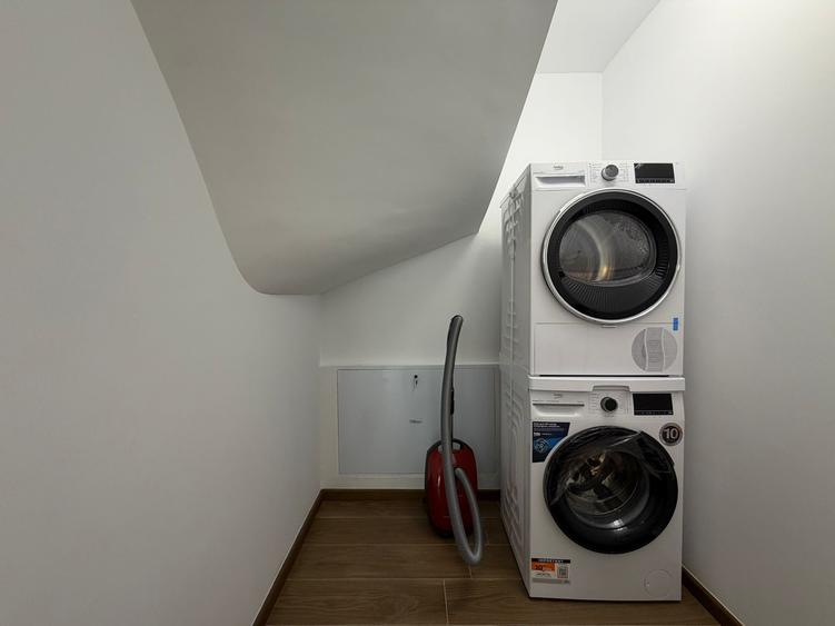 Casă individuală cu 5 camere cu Teren 300 Mp în Tunari