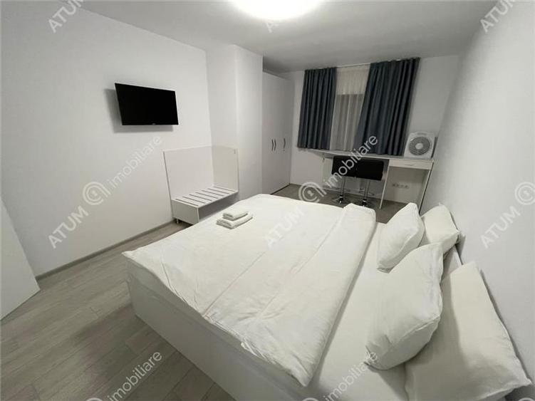 Apartament cu 3 camere decomandat, mobilat în Exterior Sud