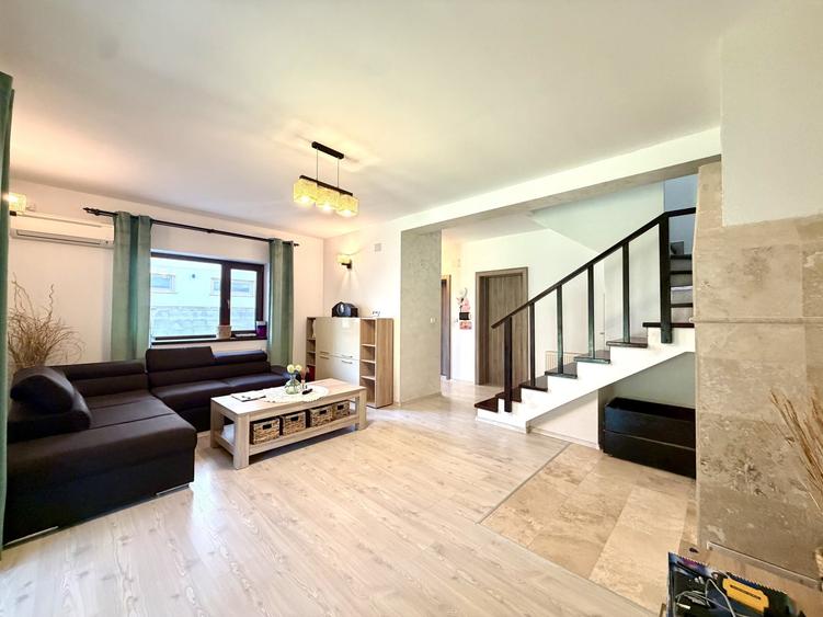 Duplex cu 4 camere cu Canalizare în Dumbrăvița